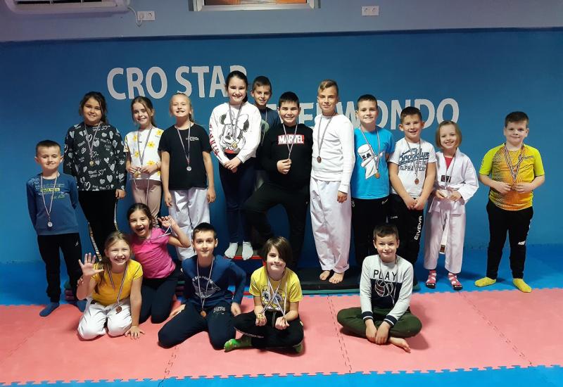 Članovi kluba - Taekwondo klub Cro Star Mostar: Troje trenera dobilo licence